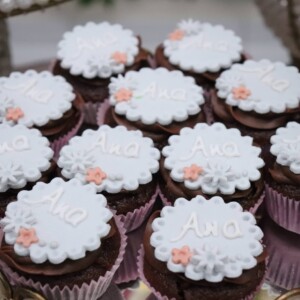 Cupcake de Baunilha Com Brigadeiro